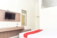 RedDoorz Near Alun Alun Wonosobo Hotel dekat Gua Maria Taroanggro