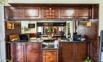 Belmont Inn & Suites