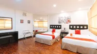 RedDoorz @ Royal Grande Beach Resort Batangas Hotel di Lemery
