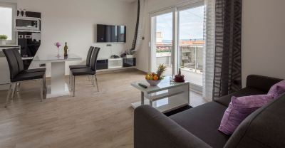 Deluxe One-Bedroom Apartment with Balcony