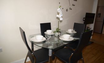 Real - Queens Serviced Apartments