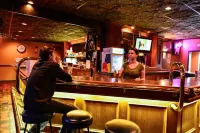 Travelodge by Wyndham Winnipeg Airport West - bar
