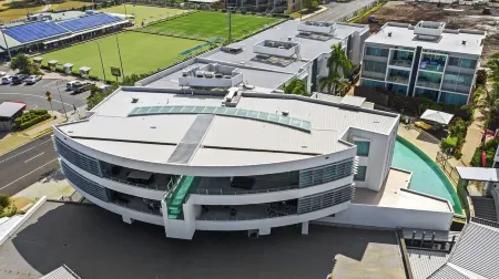 Element on Coolum Beachfront Sunshine Coast Отели в г. Перегиан Бич