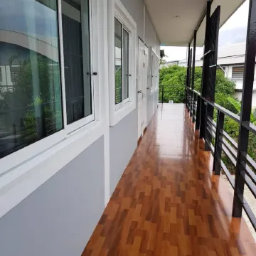 Natharinee Residence