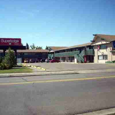 Superlodge Canada Hotel Exterior