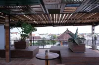 เอช-โอสเทล - โฮสเทล