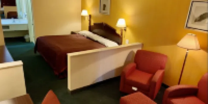 Deluxe Inn & Suites - Suite King - No Fumadores