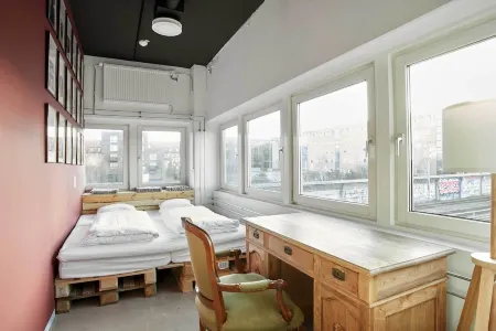 Urban Camper Hostel & Bar