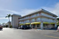 Travelodge by Wyndham Venice Hotels in Venice