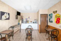 Super 8 by Wyndham Algona Hotels in Algona