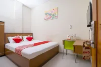 Pondok Indah Guest House by Ecommerceloka