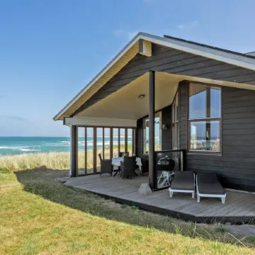 "Arngrim" - 100m from the Sea