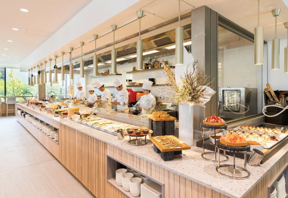 5. 호텔 메트로폴리..