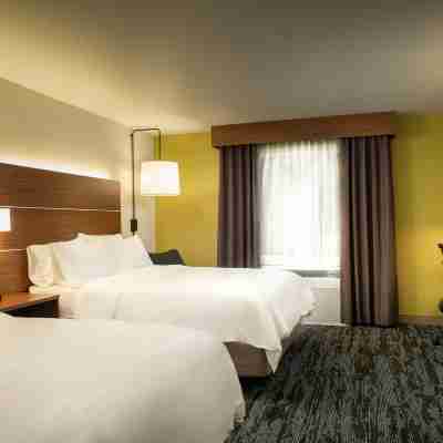 Holiday Inn Express & Suites Wausau Rooms
