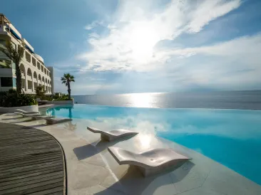 รีสอร์ทบูทีค Royal Avila