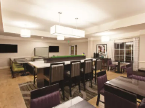 La Quinta Inn & Suites by Wyndham Santa Clarita - Valencia Hotels in Stevenson Ranch