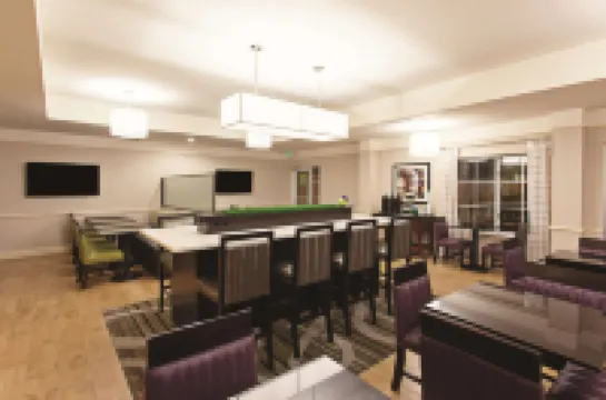 La Quinta Inn & Suites by Wyndham Santa Clarita - Valencia Hotels in Stevenson Ranch
