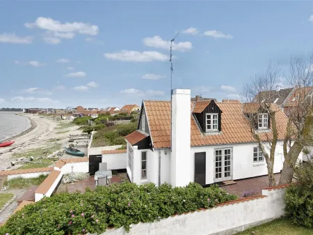 "Pauliina" - 10m to the Fjord