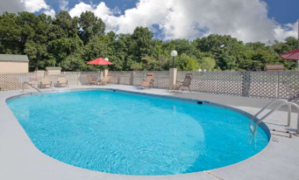 Super 8 by Wyndham Clarksville AR