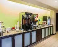 Quality Inn & Suites - breakfast