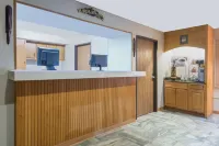 Super 8 by Wyndham Youngstown/Austintown Hotels in Niles