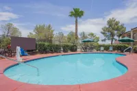 Super 8 by Wyndham Barstow - Pools
