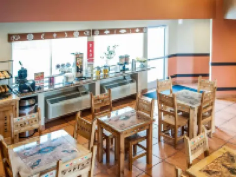 Econo Lodge Inn & Suites Hotels in Santa Fe