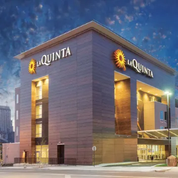 La Quinta Inn & Suites by Wyndham Memphis Downtown