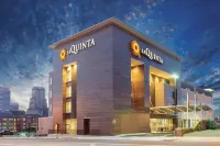 La Quinta Inn & Suites by Wyndham Memphis Downtown Hotels in 