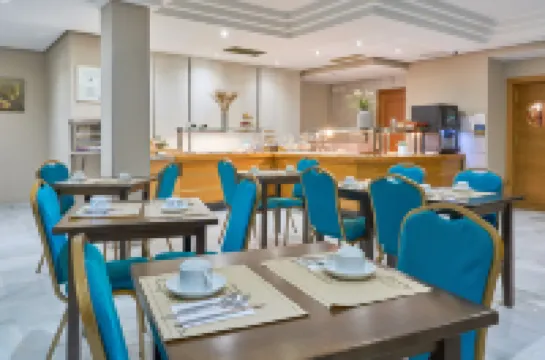 โฮเต็ล โปรเซล นาวัส