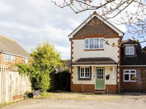 South Downs Retreat House with Parking