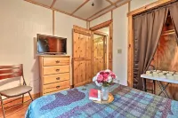 Hillside: Cosby 'Cozy Cove' Cabin w/ Hot Tub - 3-Star