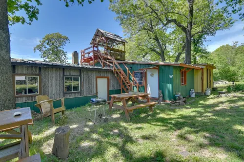 Serene Green Forest Hideaway w/ Spacious Yard Các khách sạn ở Hickory Township