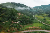 Sai Mok Bok Hug Hotel dekat Wat Na Klum