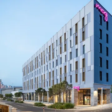 Moxy Plymouth Отели рядом с достопримечательностью «Торговый центр "Марш-Миллз"»