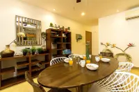 Breathtaking 2 Bedroom, Private Terrace BBQ