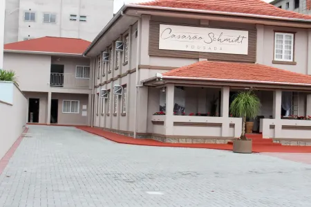 Pousada Casarão Schmidt Отели рядом с достопримечательностью «Vila Encantada»