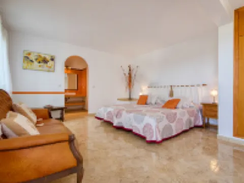 Isabel Hoteles en Pego