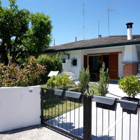 Beachside Villa: Private Garden, Modern Comfort