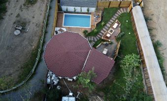 Villa with Pool Backyard and Jacuzzi in Sapanca