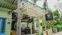 RoomQuest Amphawa Floating Market Hôtels à : 