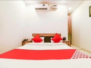 OYO Flagship the Crown Guest House
