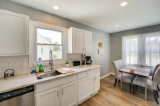 Pet-Friendly Southfield House w/ Ping-Pong Table!