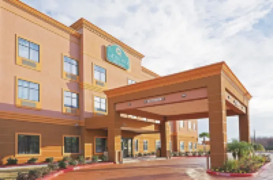 La Quinta Inn & Suites by Wyndham Pasadena North