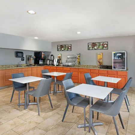 Microtel Inn & Suites by Wyndham Cordova Memphis I-40 East Отели рядом с достопримечательностью «Галерея Вулфчейс»