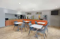 Microtel Inn & Suites by Wyndham Cordova Memphis I-40 East - Parkplatz