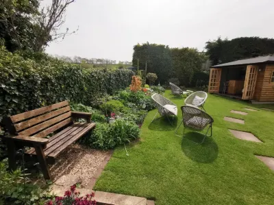Steps Farmhouse Hotels near Nutcombe Bottom, Tall Trees Trail