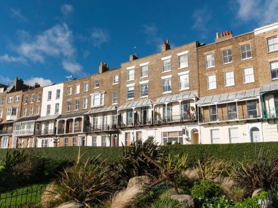 The Royal Harbour Hotel