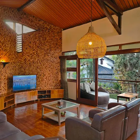 Villa 4-Br Klub Bunga No. 8 Batu Malang