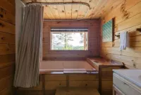 Adelaide's Den 2 Bedroom Cabin by Redawning